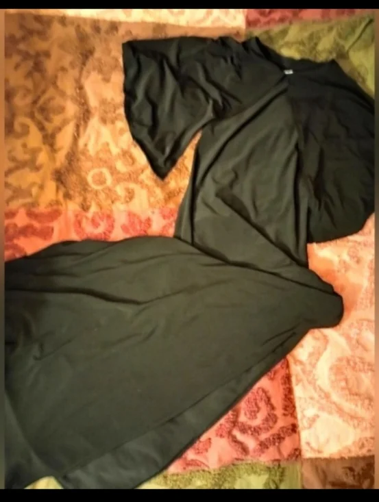 Chic Black Sleeve Maxi Dress - Elegant Evening Wear - Picture 5 of 11